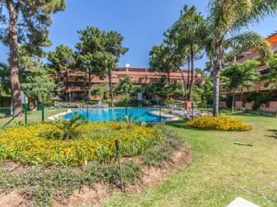 Apartamento con 2 dormitorios se vende en Marbella, Costa del Sol