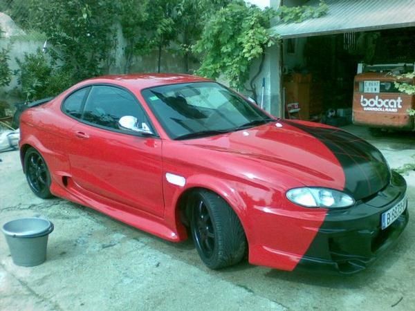 Se urge vender Hyundai Coupe. 3.500   negociables.