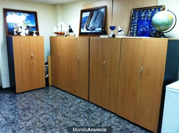 Se venden 4 armarios de oficina de 150 cm de alto por 200 €