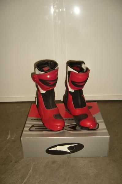 BOTAS AXO MODELO RS7 ROJO