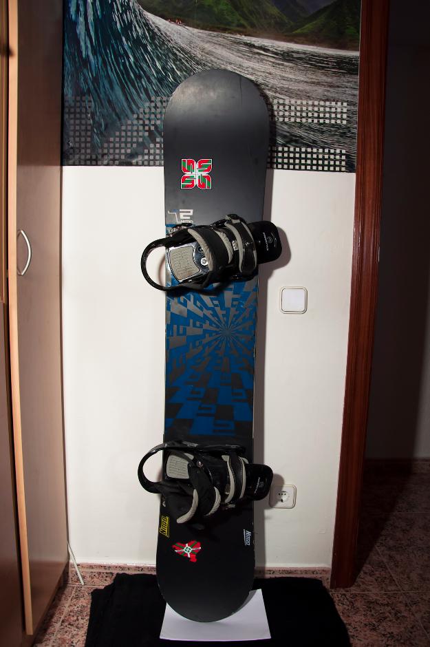 Tabla de snowboard Nitro T2 talla 157 + Fijaciones Burton Freestyle + botas Atomic Comfort