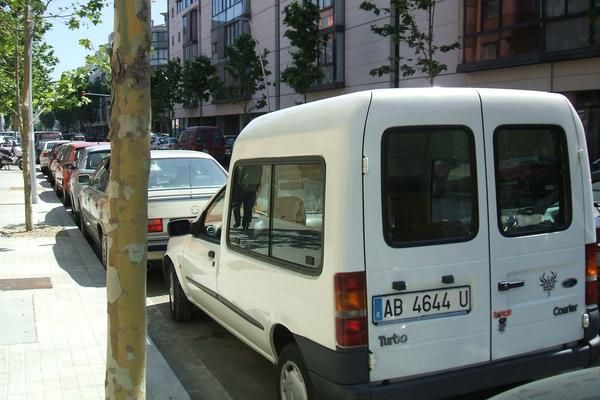Vendo fuegoneta FORD COURIER en perfecto estado, 2500 Eur.