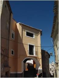 Vivienda del s.xi  torreón del antiguo castillo