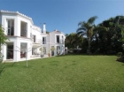 Chalet con 4 dormitorios se vende en Estepona, Costa del Sol - mejor precio | unprecio.es