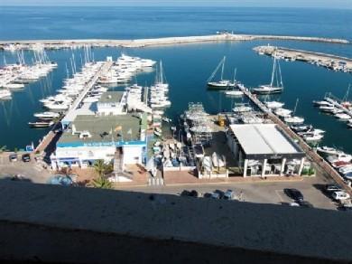 Apartamento con 2 dormitorios se vende en Estepona, Costa del Sol