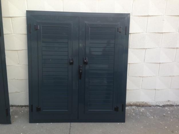 puertas aluminio lacado en verde con doble acristalamien