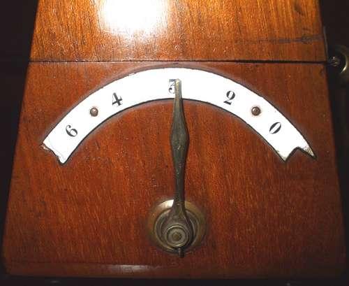 VENDO METRONOMO MUY ANTIGUO