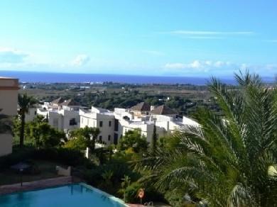 Apartamento con 3 dormitorios se vende en Estepona, Costa del Sol