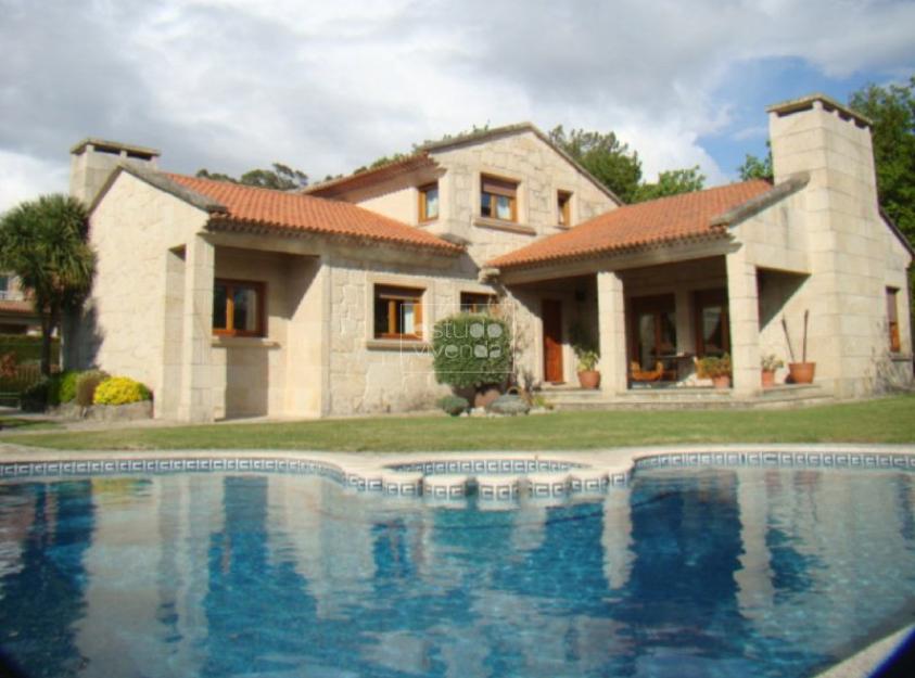 Venta chalet en Cangas del Morrazo, Pontevedra.
