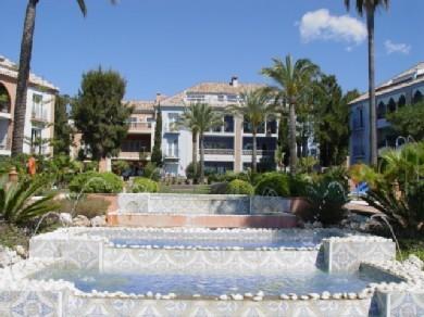 Apartamento con 2 dormitorios se vende en Estepona, Costa del Sol