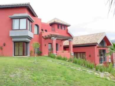 Chalet con 4 dormitorios se vende en Marbella, Costa del Sol