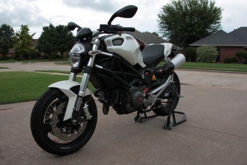 2009 DUCATI MONSTER 696