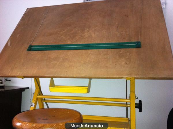 Mesa de Dibujo Tecnico completa con taburete y paralex