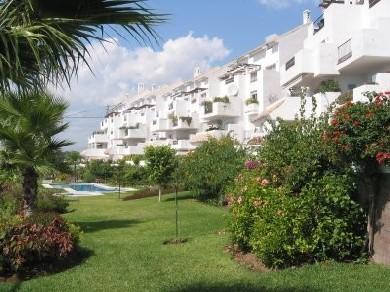 Apartamento con 2 dormitorios se vende en Marbella, Costa del Sol