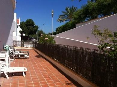 Apartamento con 2 dormitorios se vende en Marbella, Costa del Sol