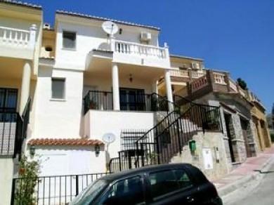 Adosado con 4 dormitorios se vende en Velez-Malaga, Axarquia