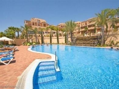 Apartamento con 2 dormitorios se vende en Benahavis, Costa del Sol
