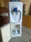 dispensador de agua fria y caliente con cabina de esterilizado - mejor precio | unprecio.es