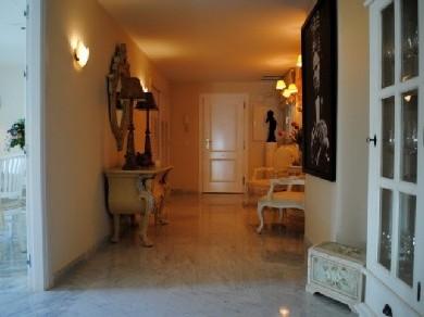 Apartamento con 3 dormitorios se vende en Marbella, Costa del Sol
