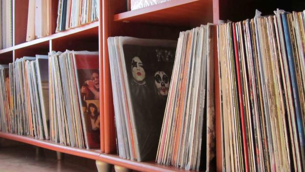 vendo vinilos de todos los estilos (sobre todo rock)