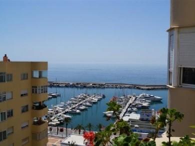 Apartamento con 2 dormitorios se vende en Estepona, Costa del Sol