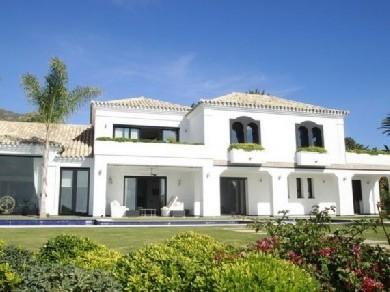 Chalet con 5 dormitorios se vende en Marbella, Costa del Sol