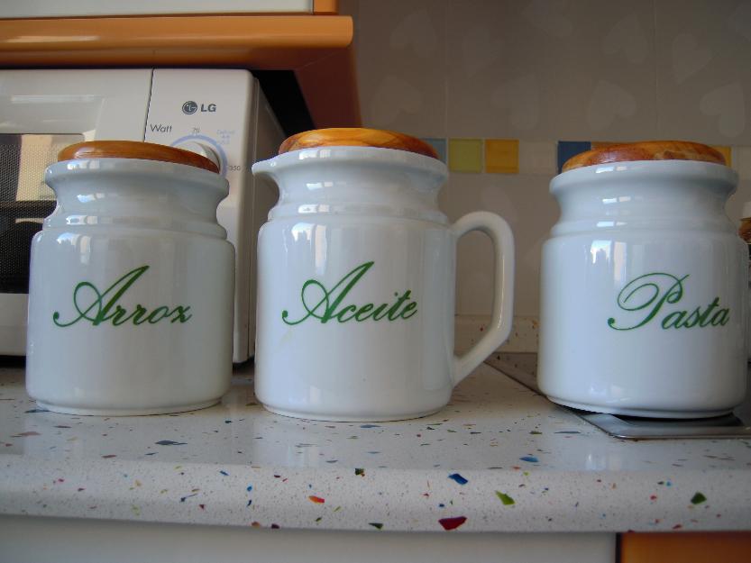 Lote de tres botes de cocina