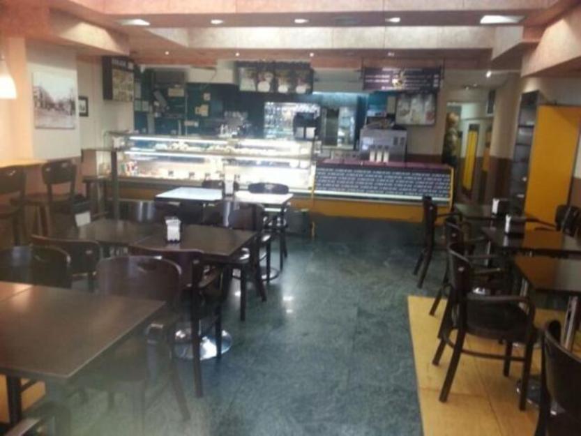 En traspaso Cafetería 150m² con terraza en zona Manuel Becerra