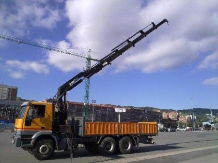 IVECO CAMIóN CON GRúA HIAB 250 - Vizcaya