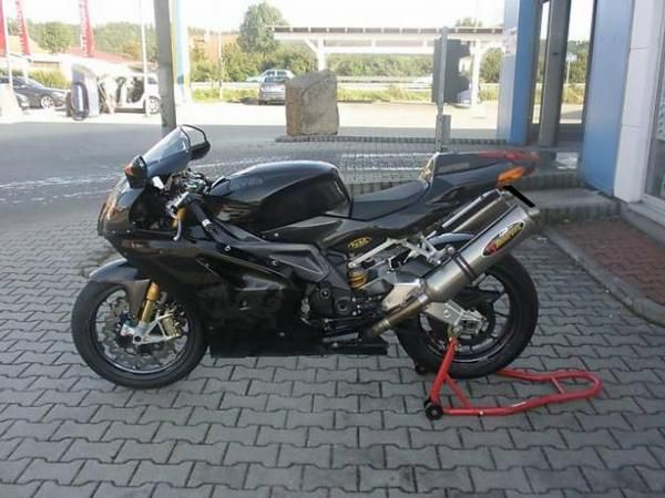 Aprilia RSV 1000 Mille R