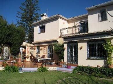 Chalet con 5 dormitorios se vende en Fuengirola, Costa del Sol