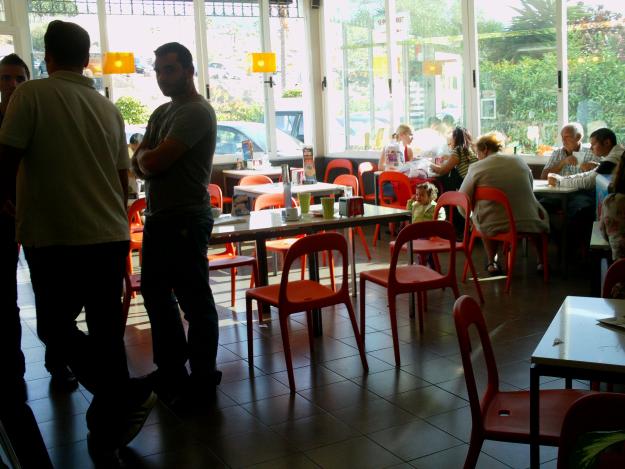 TRASPASO ,URGENTE CAFETERIA COMIDAS RAPIDAS Y ZUMERIA