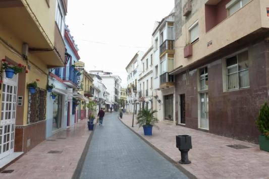 8 Dormitorio Negocio y Oficina En Venta en Estepona, Málaga