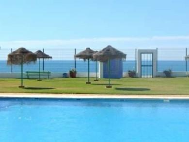 Apartamento con 3 dormitorios se vende en Estepona, Costa del Sol