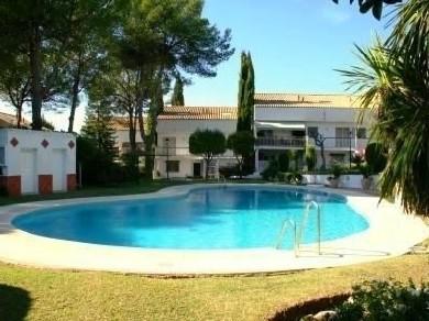 Chalet con 3 dormitorios se vende en Marbella, Costa del Sol