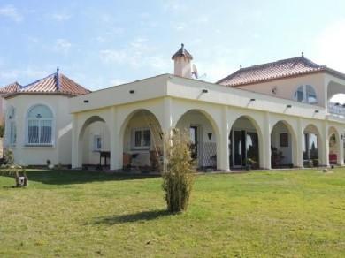 Chalet con 6 dormitorios se vende en Estepona, Costa del Sol