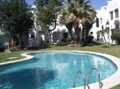 Apartamento con 2 dormitorios se vende en Estepona, Costa del Sol