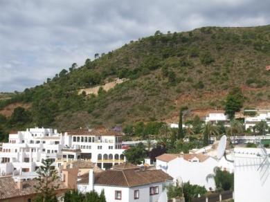 Adosado con 3 dormitorios se vende en Benahavis, Costa del Sol