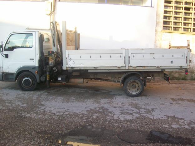 Camion con pluma y basculante