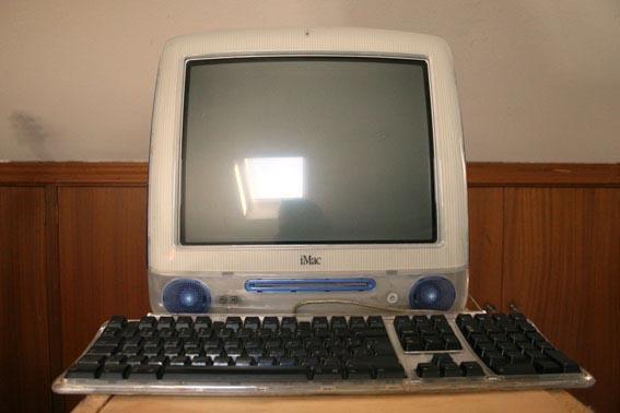 Vendo iMac G3 azul con teclado en perfecto estado