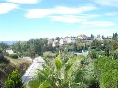 Chalet con 3 dormitorios se vende en Marbella, Costa del Sol
