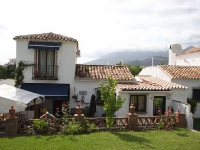 Adosado con 3 dormitorios se vende en Marbella, Costa del Sol
