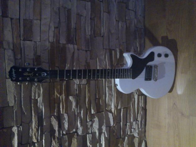 Guitarra eléctrica epiphone y amplificador Marshall