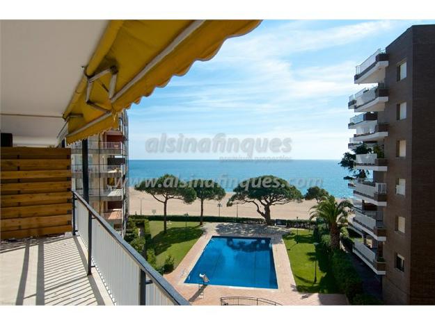 Apartamento, primera línea, Playa de Fenals, 3 dormitorios, Lloret de Mar.