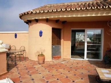 Apartamento con 2 dormitorios se vende en Marbella, Costa del Sol
