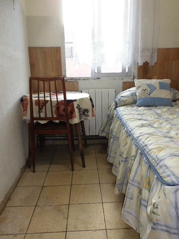 Alquilo habitación para persona sola con wifi a 240 euros con gastos incluidos