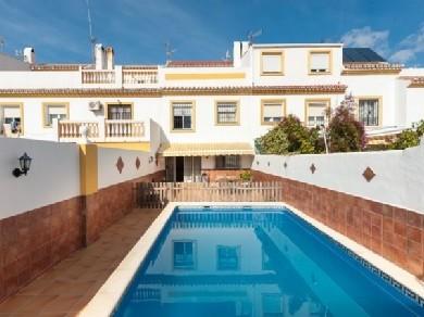 Adosado con 4 dormitorios se vende en Marbella, Costa del Sol