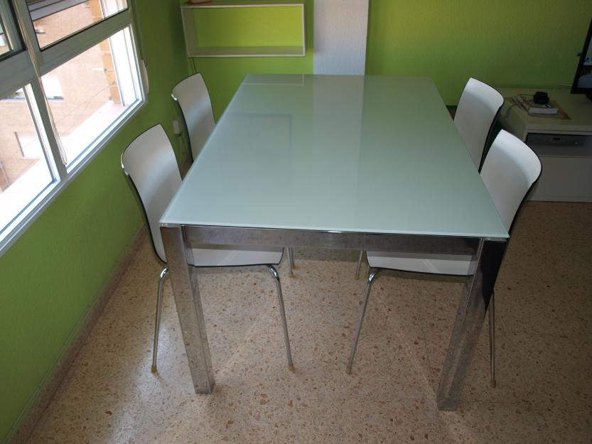 Mesa y 4 sillas comedor moderno