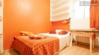 Rooms available - 4-Bedroom apartment, footsteps away from the grand Olavide Plaza - mejor precio | unprecio.es
