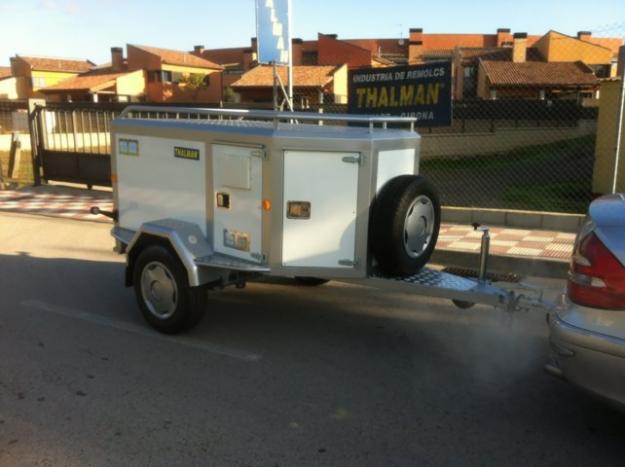 Remolque térmico para perros de tres compartimentos en aluminio. THALMAN APE1613/3ALU